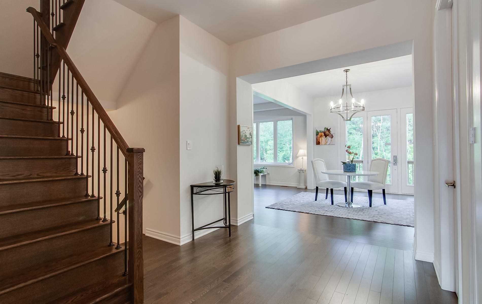 1625 Emberton Way Innisfil foyer