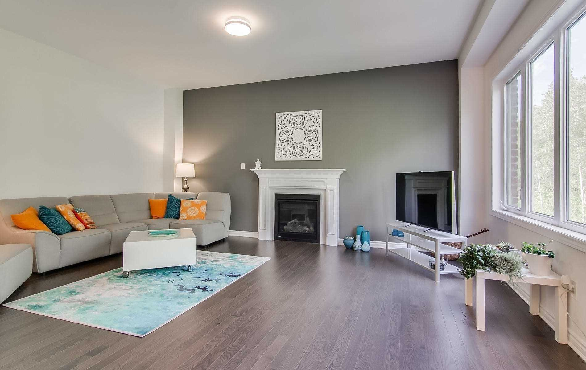 1625 Emberton Way Innisfil living room