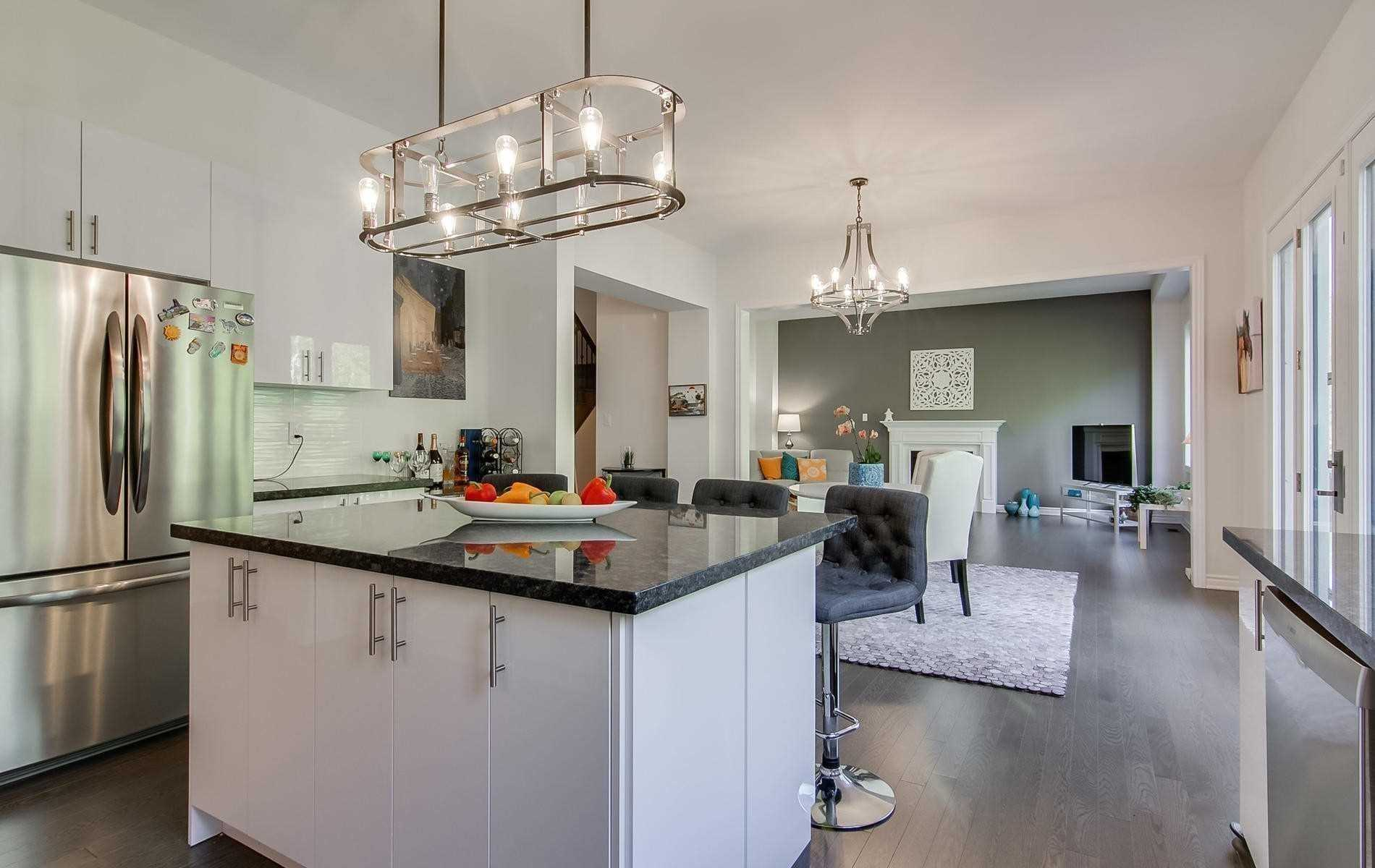 1625 Emberton Way Innisfil kitchen