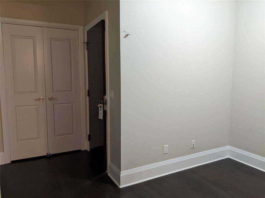 100 Harrison Garden Blvd Toronto North York - Entry