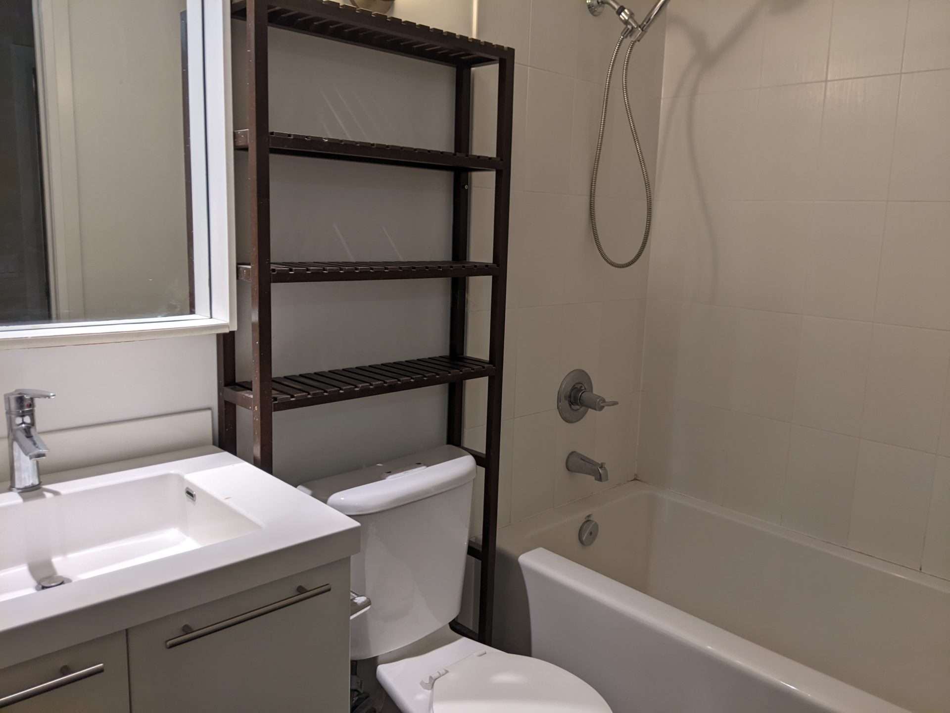 100 Harrison Gardens Blvd Toronto North York - Bathroom