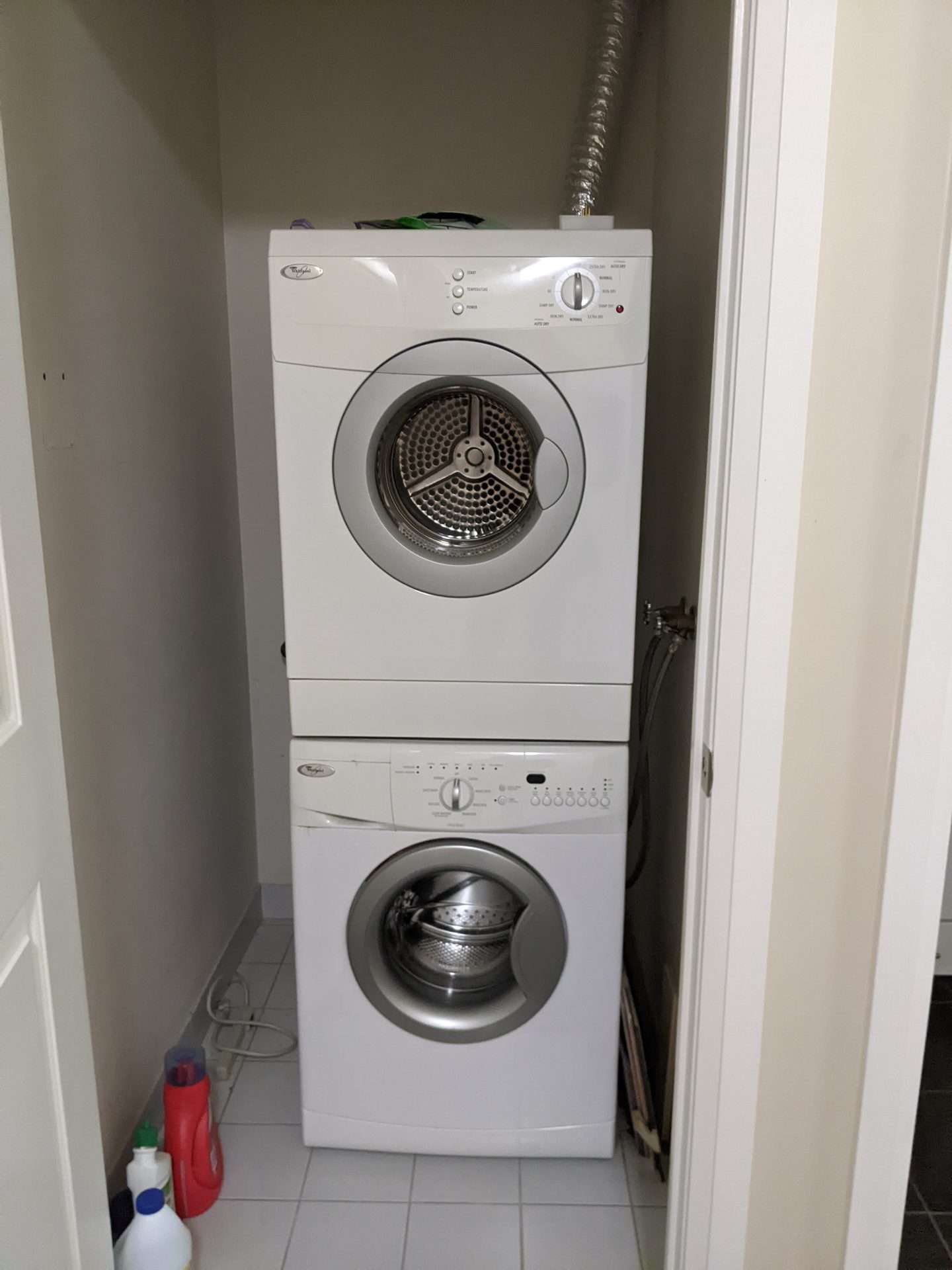 100 Harrison Gardens Blvd Toronto North York - Laundry